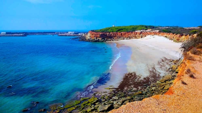 toma-aerea-hermosa-playa-cadiz-espana