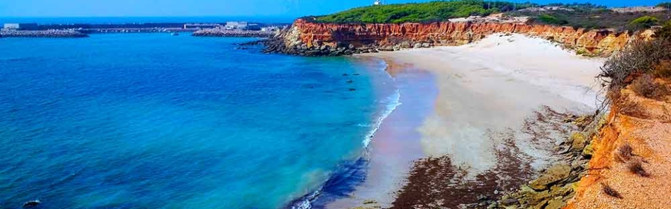 toma-aerea-hermosa-playa-cadiz-espana